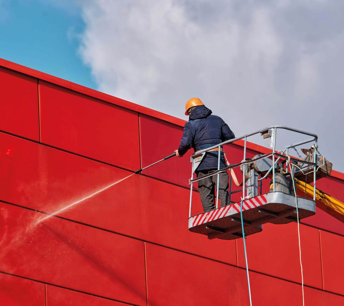 commercial and industrial powerwash and softwash cleaning